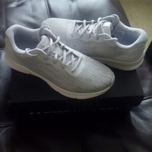 Gray And White Under Armour Running Shoes New In Box